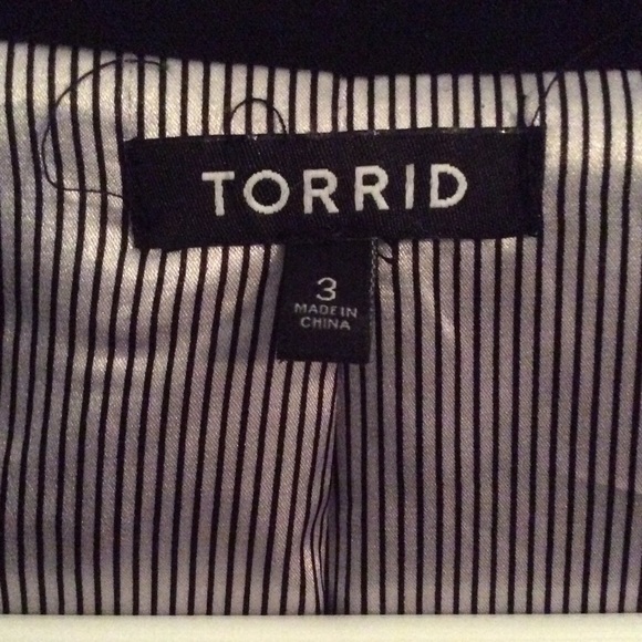 Torrid Black short sleeve blazer - Picture 2 of 2